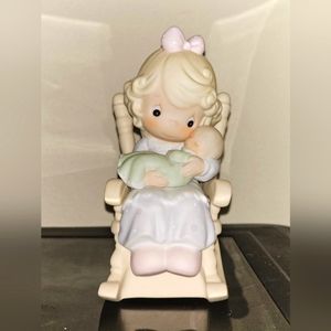 PRECIOUS MOMENTS Love Never Leaves A Mother's Arms #523941